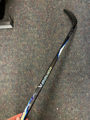 Junior Bauer Vapor Flylite Hockey Stick Right Handed P92 30 Flex (Used)