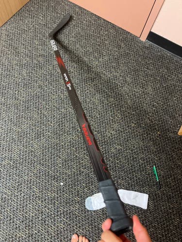 Senior Bauer Vapor X5 Pro Right Handed Hockey Stick P28 70 Flex (Used)
