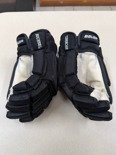 Lian Bischel game used Bauer Gloves 14" Pro Stock