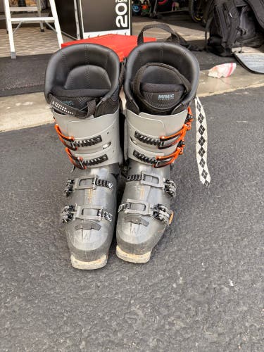 Mondo 26 & 26.5 Atomic Hawx Ultra Ski Boots (Used)