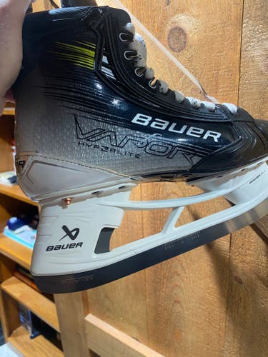 Black/Gray 2024 Bauer Vapor Hyperlite 2 Hockey Skates Wide Width 8 (Used)