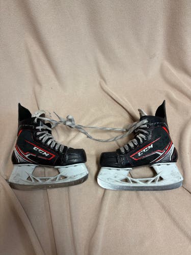 CCM JetSpeed FT340 Hockey Skates Regular Width Size 2 (Used)