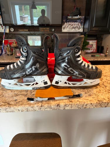 Black 2024 CCM Tacks XF Pro Hockey Skates Regular Width Size 2.5 (Used)