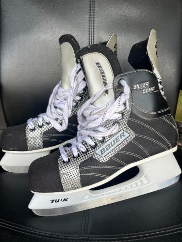 Black/Gray Bauer Supreme Comp Hockey Skates Regular Width 10 (Used)