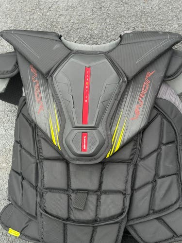 Medium 2024 Bauer Vapor Hyperlite 2 Goalie Chest Protector (Used)