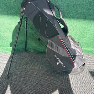 Black Maxfli Kids Standing Golf Bag (Used)
