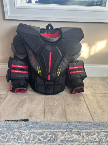 Medium 2024 Bauer Vapor Hyperlite 2 Goalie Chest Protector (Used)