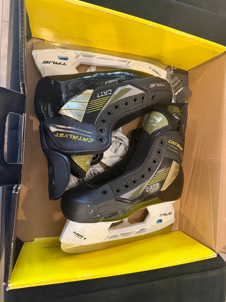 Black/Yellow 2022 True Catalyst 7 Hockey Skates Regular Width 7 (Used)