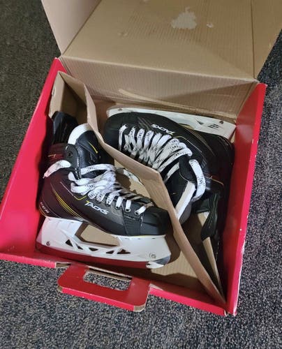 2016 CCM Super Tacks Hockey Skates Regular Width 7.5 (Used)