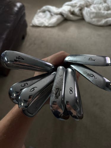 Used Men's Mizuno MP-64 RH Iron Set Stiff Flex