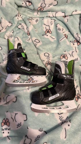 Black 2025 Bauer Hockey Skates Regular Width 9 (New)