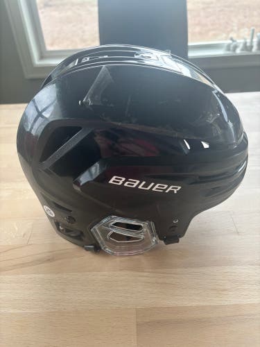 Medium Bauer Re-Akt 85 Helmet (New)
