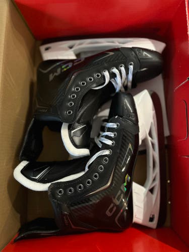 Black 2025 CCM JetSpeed FT8 Pro Hockey Skates Regular Width Pro Stock 10.5 (New)