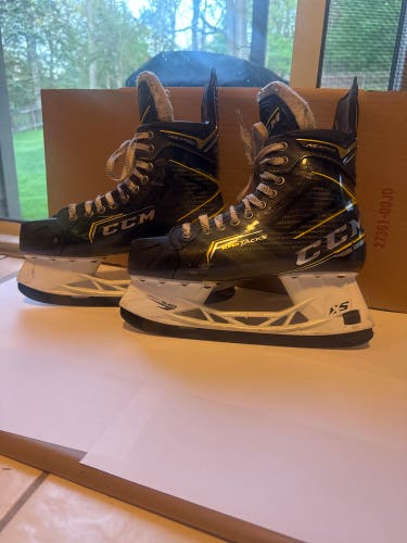 2020 CCM Super Tacks AS3 Pro Hockey Skates Regular Width 8 (Used)