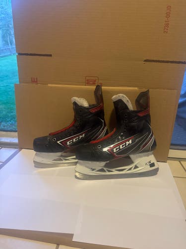 2019 CCM JetSpeed FT490 Hockey Skates Extra Wide Width 8.5 (Used)