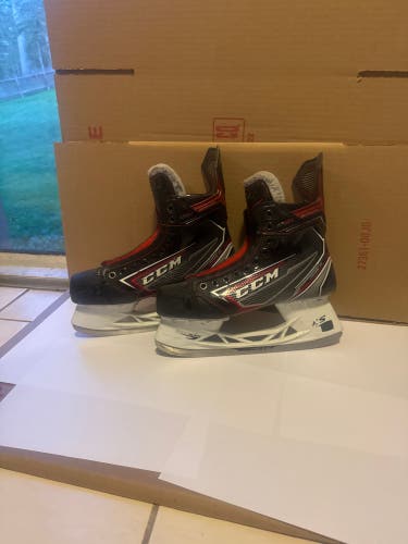 2019 CCM JetSpeed FT490 Hockey Skates Regular Width 7 (Used)