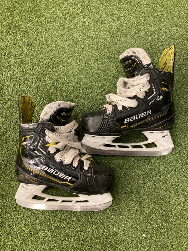 Youth Bauer Supreme M5 Pro Hockey Skates | 10.5Y