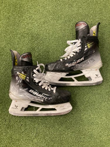 Senior Bauer Vapor Hyperlite 2 Hockey Skates | Size 8.5 Fit 3