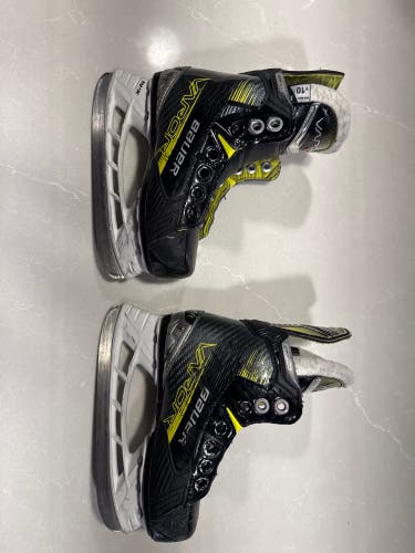 2023 Bauer Vapor X4 Hockey Skates Regular Width 10 (Used)