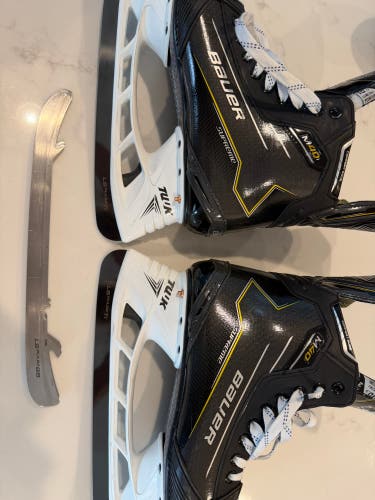 2024 Bauer Supreme M40 Hockey Skates 10.5 (Used)