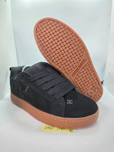 Men's DC Court Graffik Black / Gum Skateboarding Shoe Size 9.5 BGM 300529