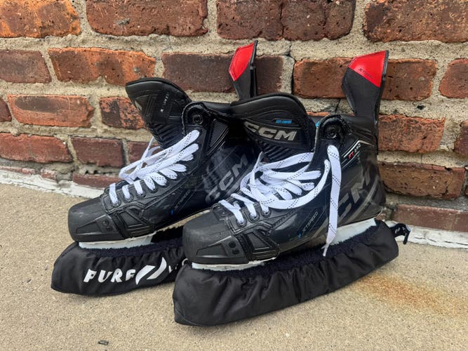 Black 2023 CCM JetSpeed FT690 Hockey Skates Regular Width 9 (Used)