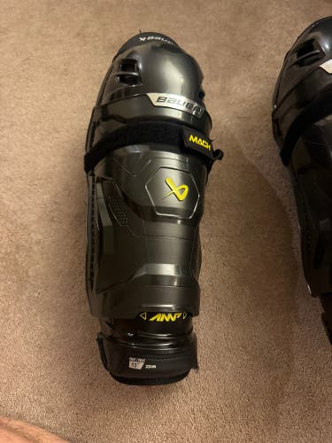 Intermediate Bauer Supreme Mach 13" Shin Pads (New)