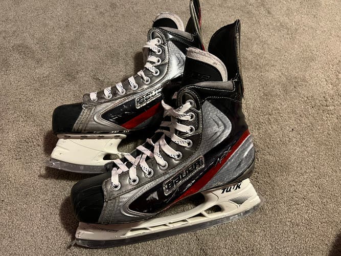 Silver 2011 Bauer Vapor APX Hockey Skates Regular Width 7 (Used)