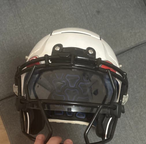 Adult Medium Schutt F7 Helmet (Used)