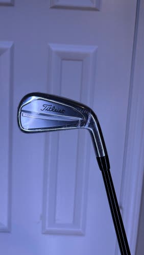 NEW Titleist T200 4 iron Right Handed Regular Flex Graphite Shaft