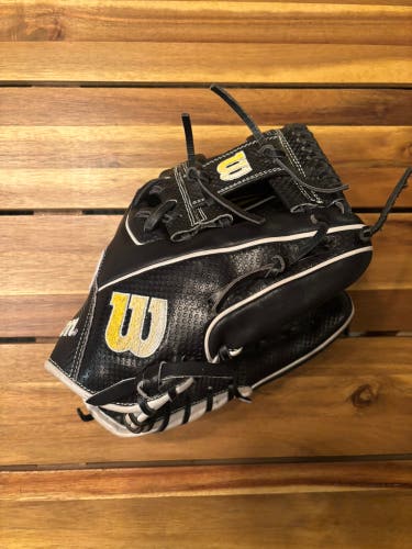 Wilson A2000 RH Infield Baseball Glove 11.5" (Used)