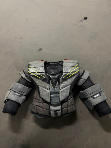 Small / Medium Bauer Vapor X2.9 Goalie Chest Protector (Used)