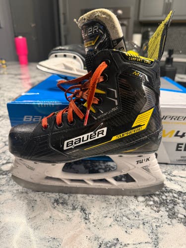 2022 Bauer Supreme M4 Hockey Skates Extra Wide Width Size 3 (Used)