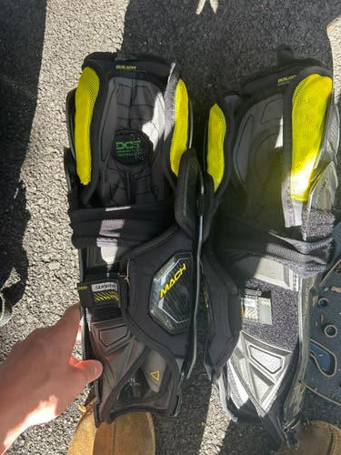 Senior Bauer Supreme Mach 16" Shin Pads large