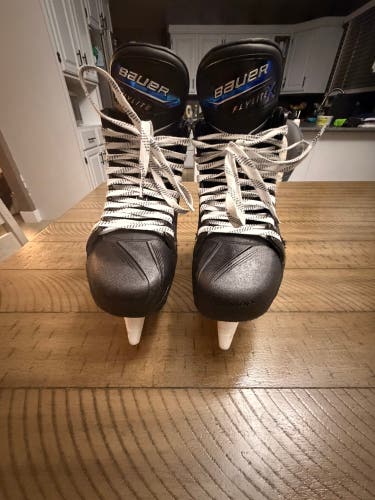 2025 Bauer Vapor Flylite Hockey Skates 10 (Used)