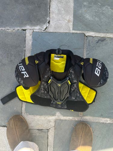 Medium Intermediate Bauer Supreme M3 Shoulder Pads (Used)