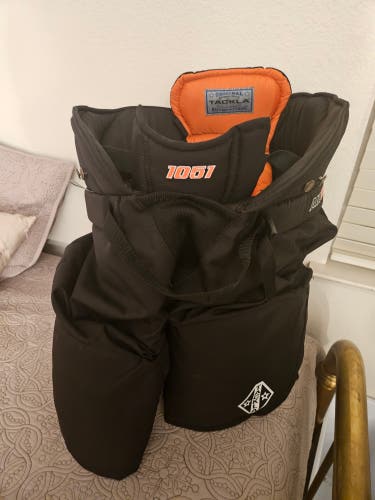 Men's Senior XL Tackla Air 1051 Hockey Pants (New)