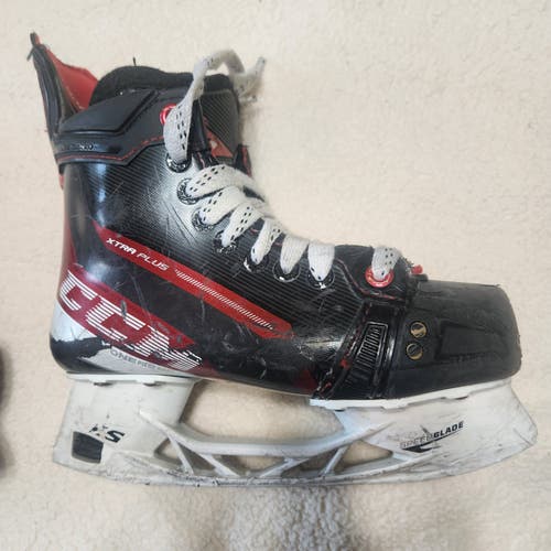 Black 2023 CCM JetSpeed XTRA PLUS Hockey Skates Regular Width Size 4 (Used) NO STEEL