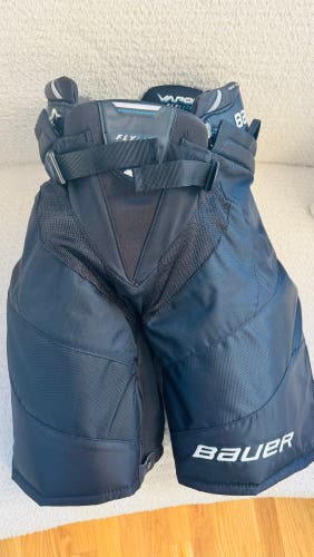 Intermediate Medium Bauer Vapor Flylite Hockey Pants (New store display)