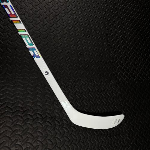 Senior Bauer Proto2 Right Handed Hockey Stick P28 77 Flex (New) - White