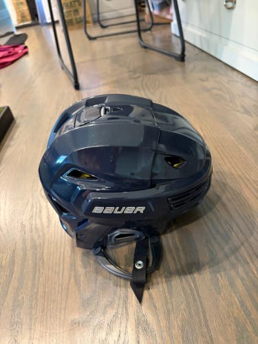 Medium Bauer Re-Akt 200 Helmet (New)