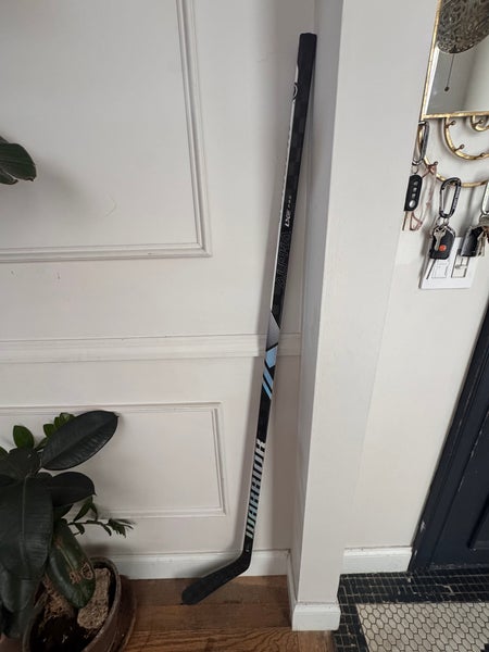 Senior Warrior Alpha LX2 Pro Right Handed Hockey Stick P28 75 Flex