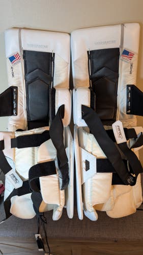 35" *Pro Demo* Vaughn VX1 Pro Carbon Goalie Leg Pads Pro Stock (Used)