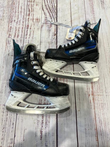 Junior Bauer X Hockey Skates Regular Width Size 1 (Used)