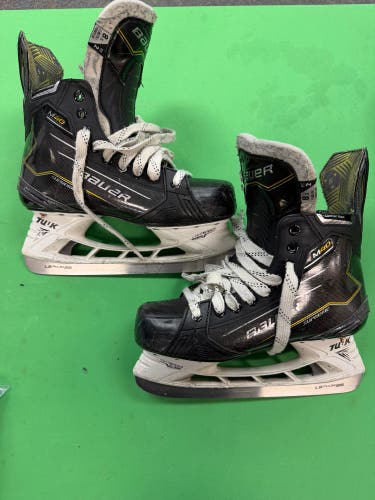 Senior Bauer Supreme M40 Hockey Skates 8.5 (Used)