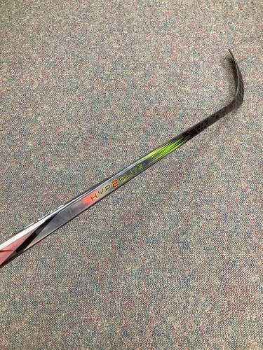 Senior Bauer Vapor Hyperlite 2 Hockey Stick Righr Hand P92 65 Flex (Used)