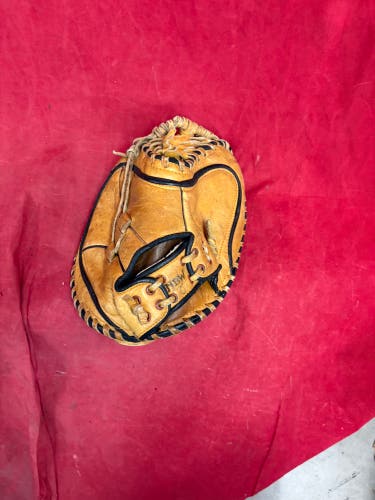 Vintage baseball glove, identified as a 1930s to early 1940s Hutch leather basemen's mitt.