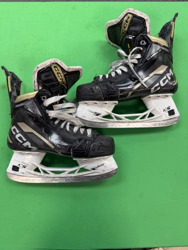 Senior CCM Classic SE Hockey Skates Regular Width 8 (Used)
