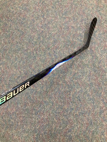 Junior Bauer Vapor Flylite Hockey Stick Left Hand P28 40 Flex (Used)