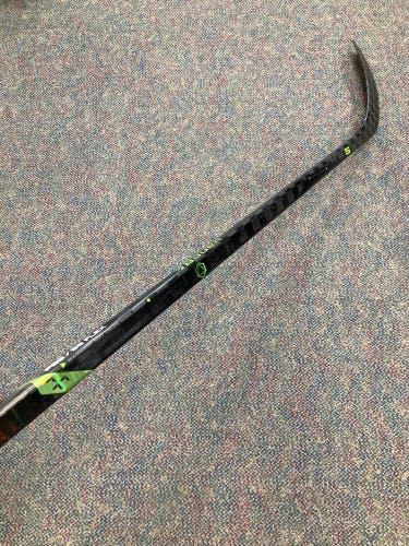 Intermediate Bauer AG5NT Hockey Stick Right Handed P88 55 Flex (Used)
